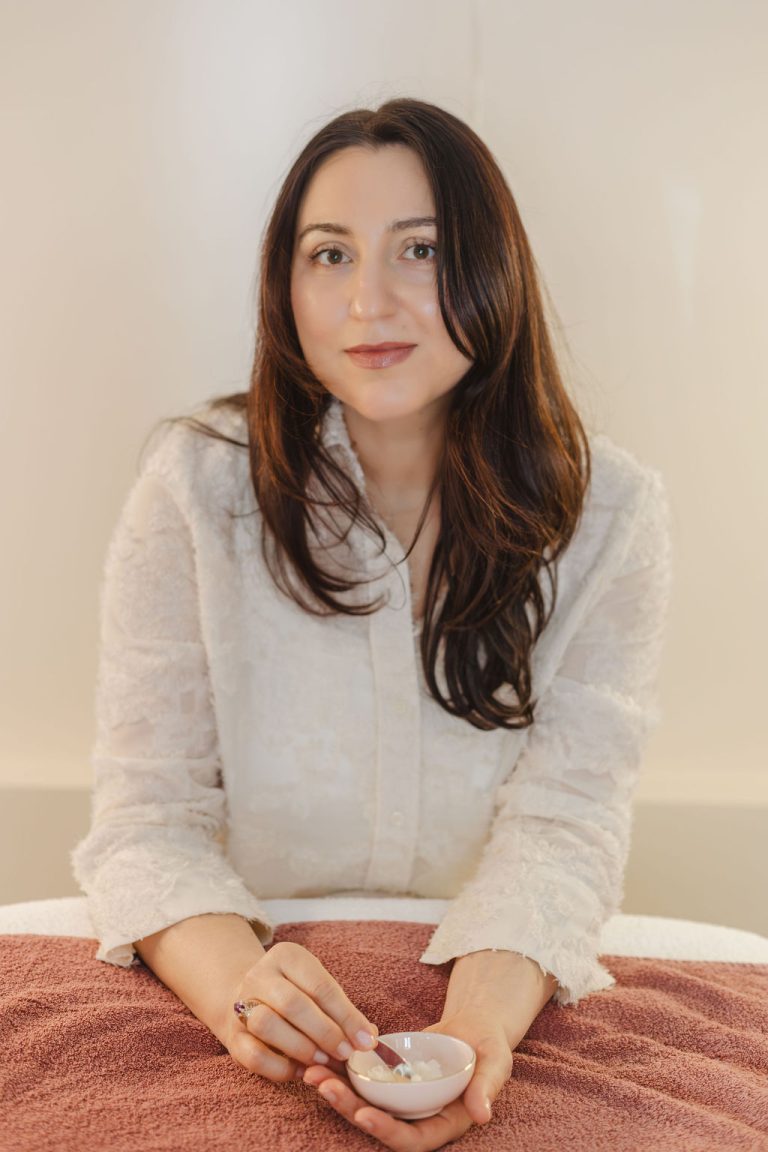 Meilleur soin visage Nice, facialiste experte en lifting sans chirurgie, lifting naturel du visage, massage du visage, soin rajeunissant à Nice
